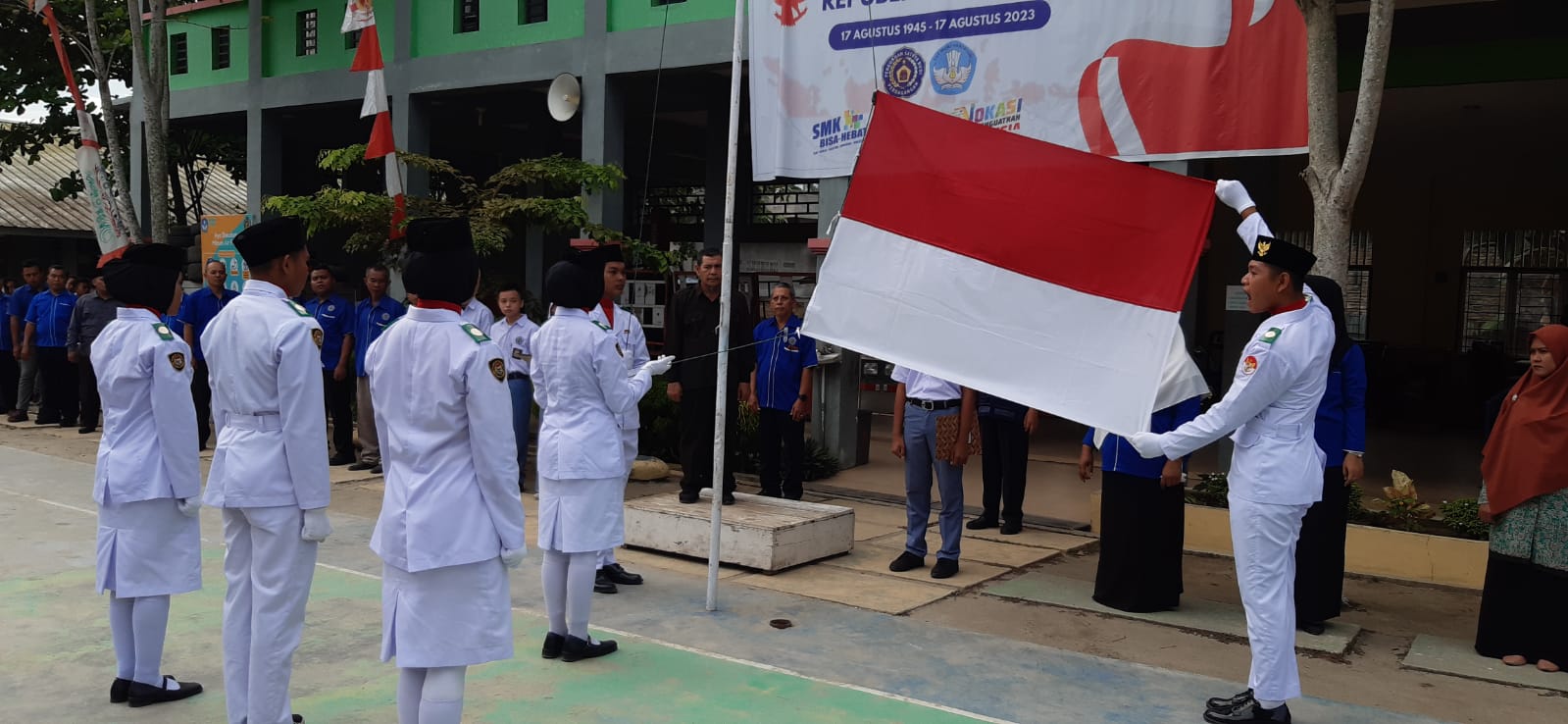 Upacara Bendera dan Pengumuman Juara Lomba: Meriahnya Perayaan HUT RI ke-78 di SMK Satrya Budi 1 Perdagangan Upacara Bendera dan Pengumuman Juara Lomba: Meriahnya Perayaan HUT RI ke-78 di SMK Satrya Budi 1 Perdagangan