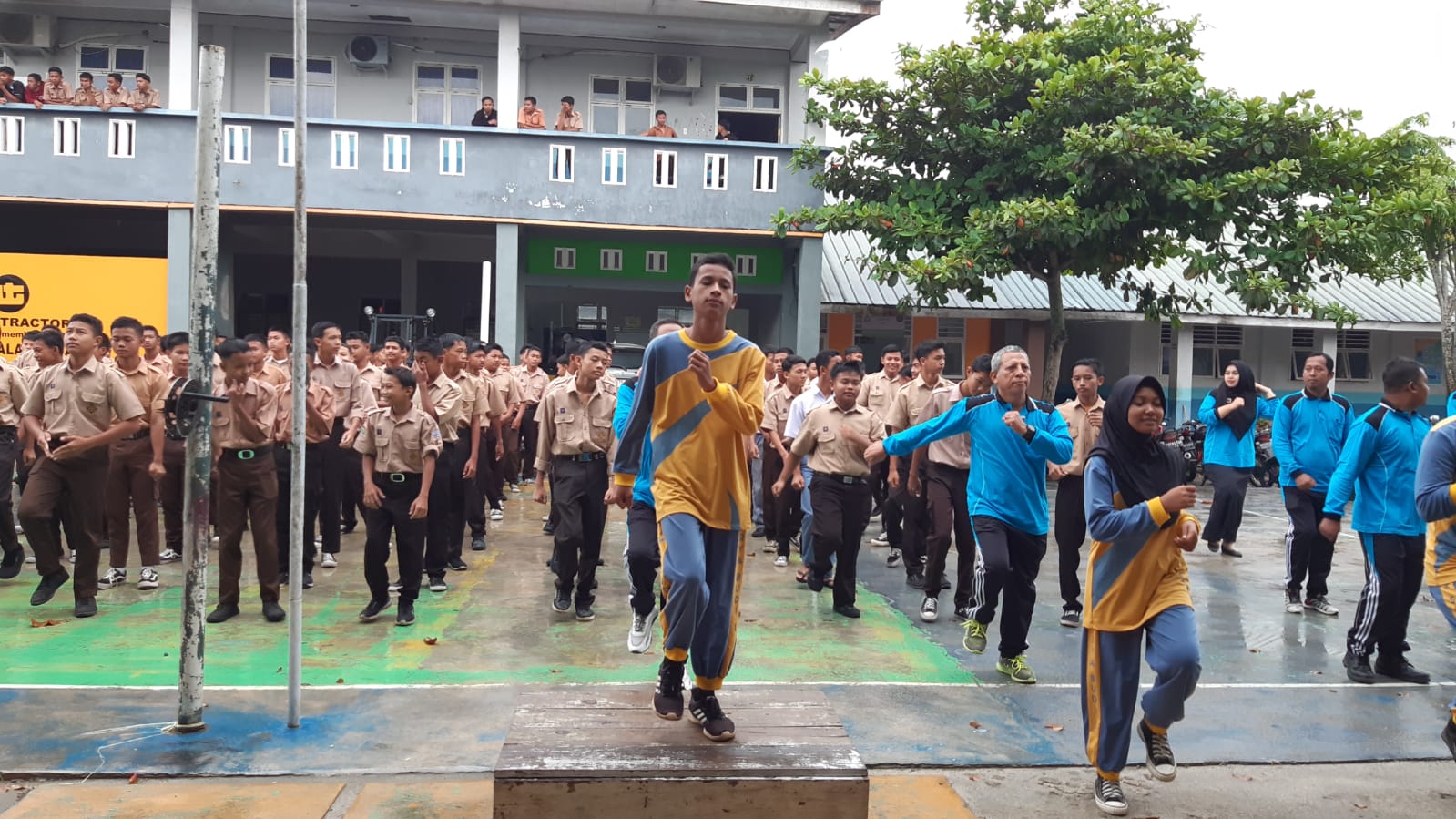 SMK Swasta Satrya Budi 1 Perdagangan Menggelar Senam Kebugaran Jasmani dan Sarapan Pagi dalam Rangka Kampanye Sekolah Sehat SMK Swasta Satrya Budi 1 Perdagangan Menggelar Senam Kebugaran Jasmani dan Sarapan Pagi dalam Rangka Kampanye Sekolah Sehat