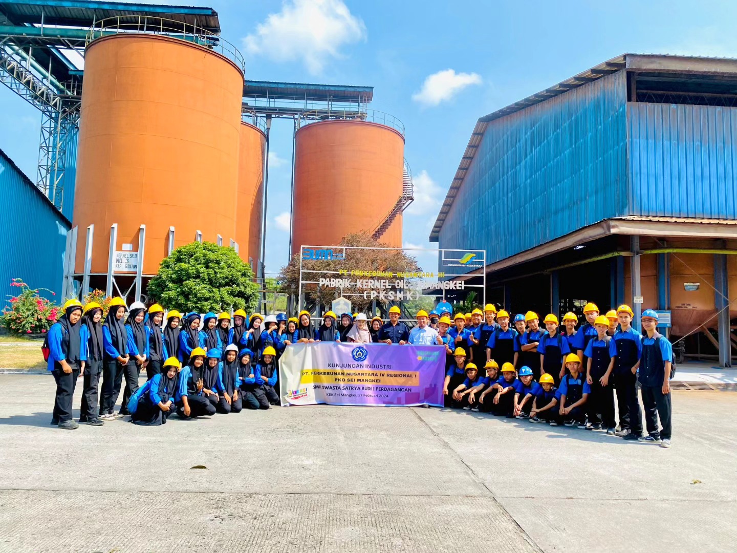 Siswa SMK Swasta Satrya Budi 1 Perdagangan Kunjungi PT. Perkebunan Nusantara IV Regional I PKO Sei Mangkei Siswa SMK Swasta Satrya Budi 1 Perdagangan Kunjungi PT. Perkebunan Nusantara IV Regional I PKO Sei Mangkei