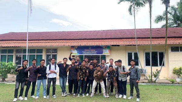 Pelatihan Welding: Meningkatkan Keahlian Siswa Kelas XII SMK Swasta Satrya Budi 1 Perdagangan Pelatihan Welding: Meningkatkan Keahlian Siswa Kelas XII SMK Swasta Satrya Budi 1 Perdagangan