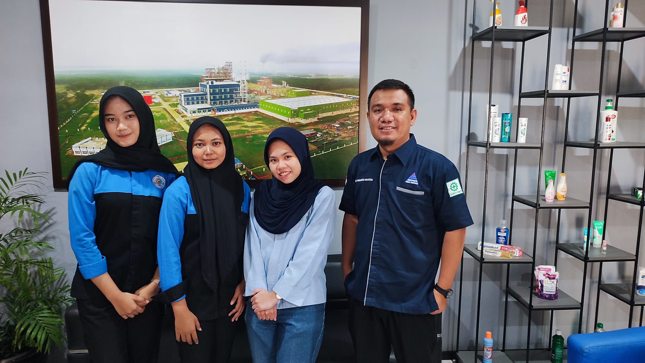 Pemberangkatan dan Penyerahan Dua Siswi SMK Swasta Satrya Budi 1 Perdagangan untuk PKL di PT. Unilever Oleochemical Indonesia