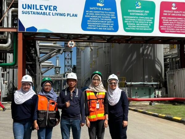 Dua Siswi SMK Swasta Satrya Budi 1 Perdagangan Laksanakan Monitoring Lapangan di PT. Unilever Oleochemical Indonesia