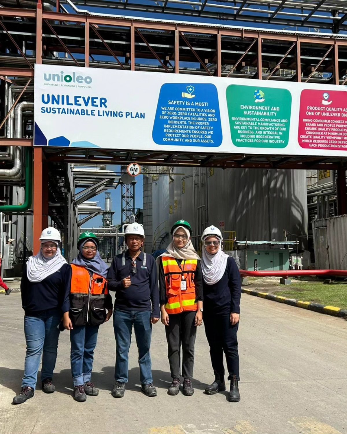 Dua Siswi SMK Swasta Satrya Budi 1 Perdagangan Laksanakan Monitoring Lapangan di PT. Unilever Oleochemical Indonesia