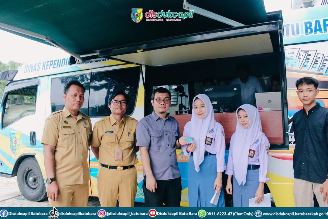 Kunjungan Tim Disdukcapil Kabupaten Batu Bara ke SMK Swasta Satrya Budi 1 Perdagangan dalam Program "Disdukcapil Go To School" Kunjungan Tim Disdukcapil Kabupaten Batu Bara ke SMK Swasta Satrya Budi 1 Perdagangan dalam Program "Disdukcapil Go To School"