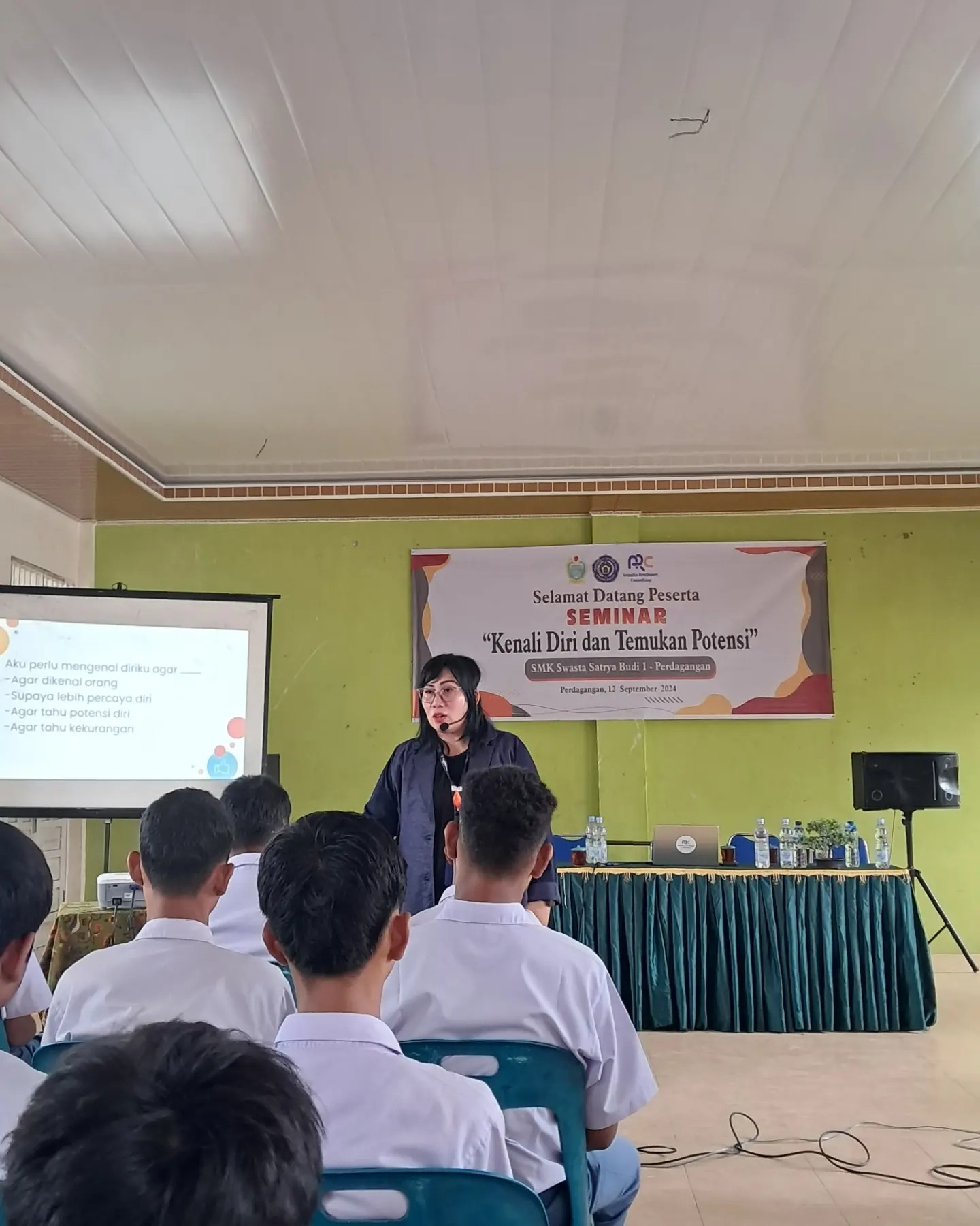 Seminar Psikologi Siswa dengan Tema "Kenali Diri dan Potensi Diri" oleh Ibu Adriyani Sihite dari Arunika Resilience Consulting Medan