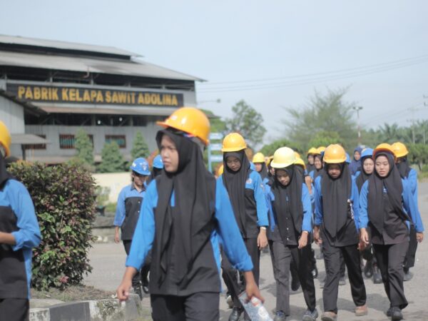 Kunjungan Industri Siswa Kimia Industri SMK Satrya Budi 1 ke PTPN IV Regional II Unit Adolina