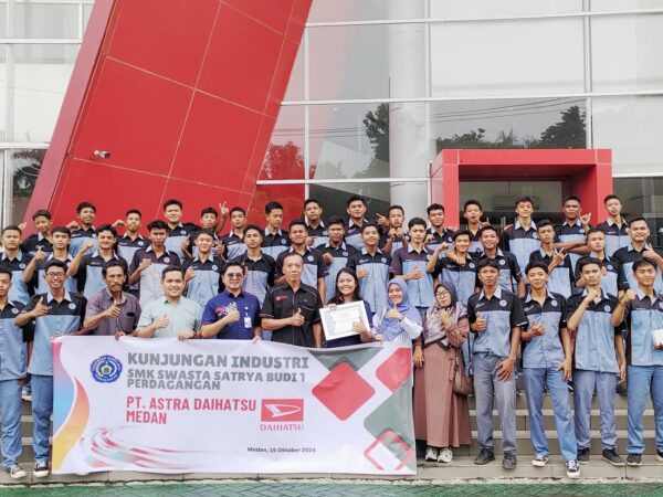 Kunjungan Industri SMK Swasta Satrya Budi 1 Perdagangan ke Astra Daihatsu Medan Krakatau pada Kompetensi Keahlian Teknik Kendaraan Ringan