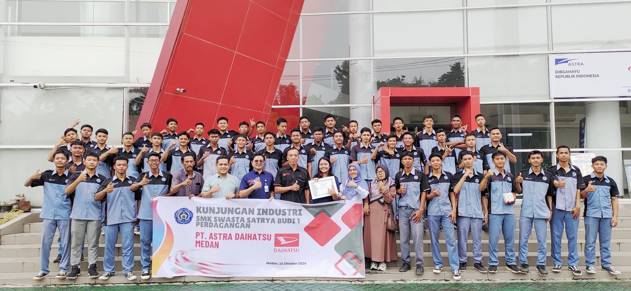 Kunjungan Industri SMK Swasta Satrya Budi 1 Perdagangan ke Astra Daihatsu Medan Krakatau pada Kompetensi Keahlian Teknik Kendaraan Ringan
