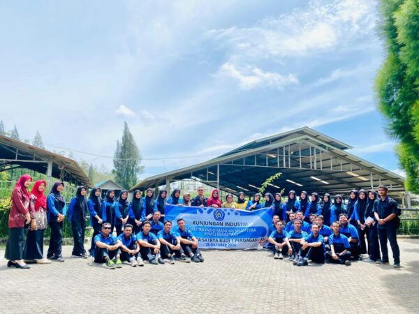 Menambah Wawasan, Siswa/i SMK Swasta Satrya Budi 1 Perdagangan Kunjungi Industri Pengolahan Susu di PT. PIMS Kota Berastagi