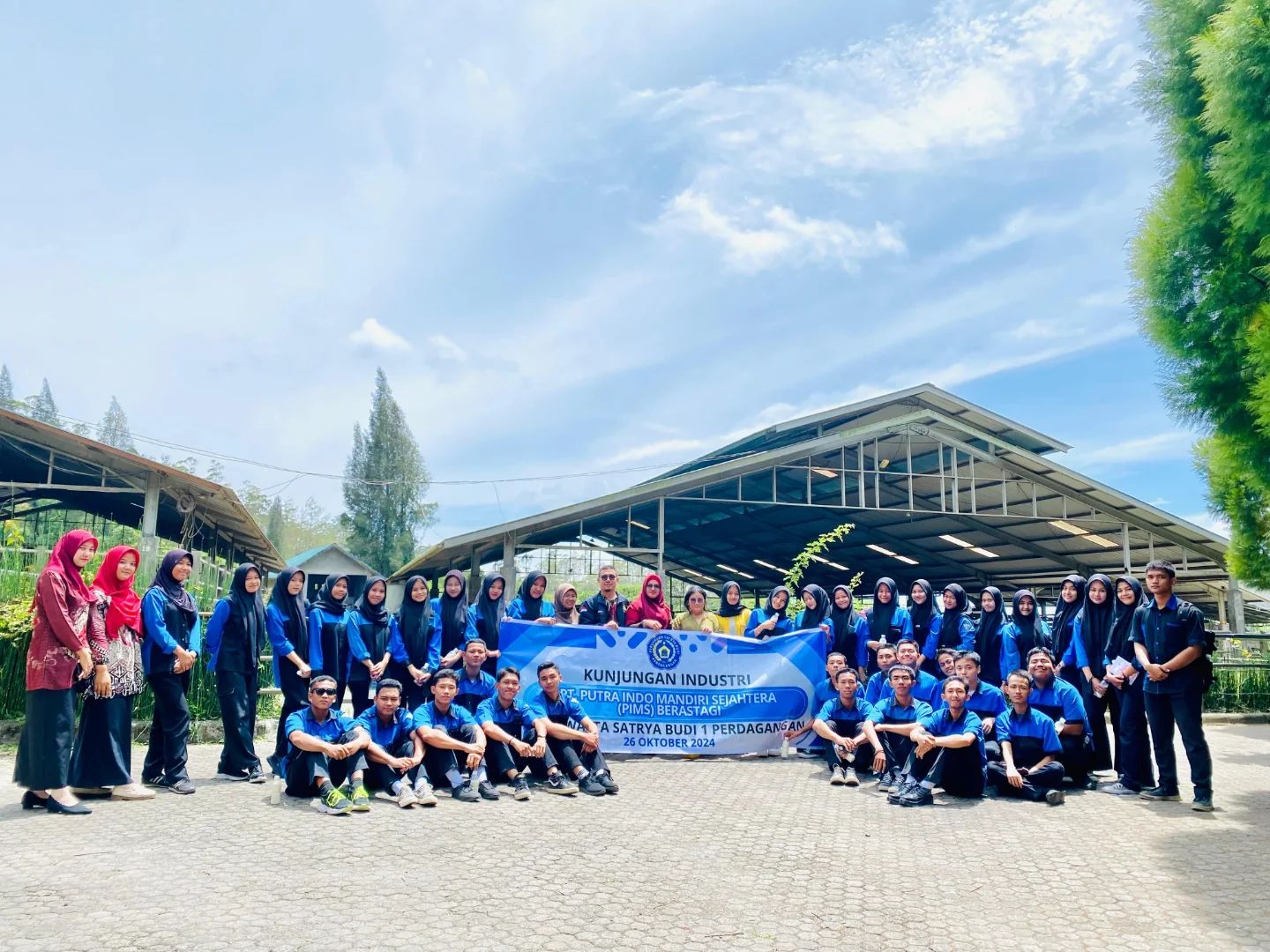 Menambah Wawasan, Siswa/i SMK Swasta Satrya Budi 1 Perdagangan Kunjungi Industri Pengolahan Susu di PT. PIMS Kota Berastagi