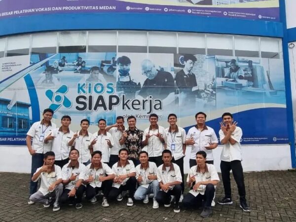 Sukses! 11 Siswa SMK Swasta Satrya Budi 1 Perdagangan Lulus Pelatihan Teknisi Perawatan AC di BLK Medan