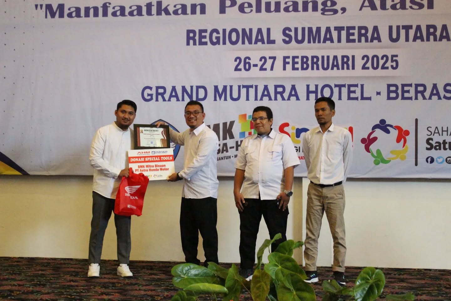 SMK Satrya Budi 1 Perdagangan Raih Peringkat 3 Terbaik di Sarasehan SMK Binaan PT AHM & Indako Trading Coy SMK Satrya Budi 1 Perdagangan Raih Peringkat 3 Terbaik di Sarasehan SMK Binaan PT AHM & Indako Trading Coy