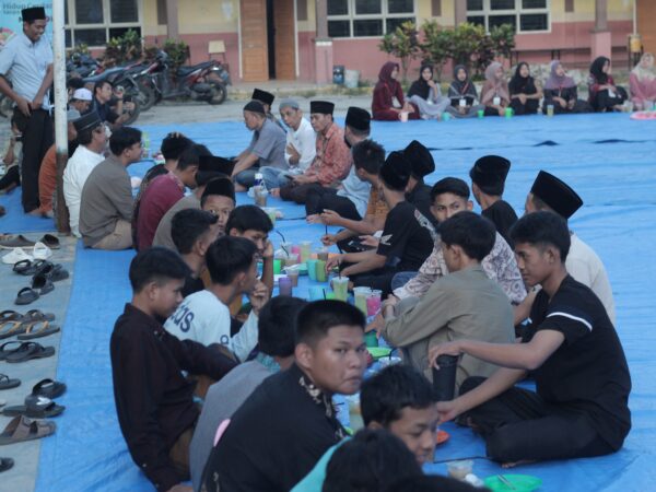 SMK Swasta Satrya Budi 1 Perdagangan Gelar Buka Puasa Bersama Guru, IMM, dan Peserta PDR