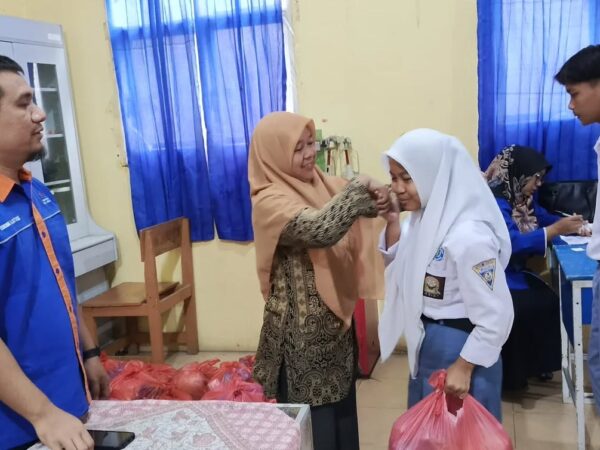 Berbagi di Jumat Berkah: OSIS SMK Satrya Budi 1 Salurkan Infak Siswa untuk Yatim dan Piatu