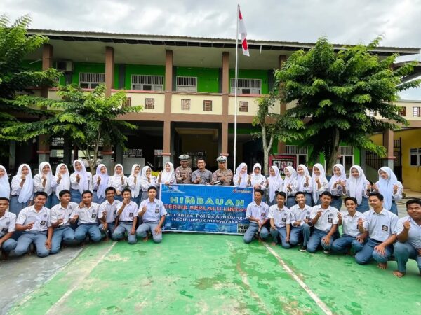 Satlantas Simalungun Gelar "Police Goes To School" di SMK Swasta Satrya Budi 1 Perdagangan Satlantas Simalungun Gelar "Police Goes To School" di SMK Swasta Satrya Budi 1 Perdagangan