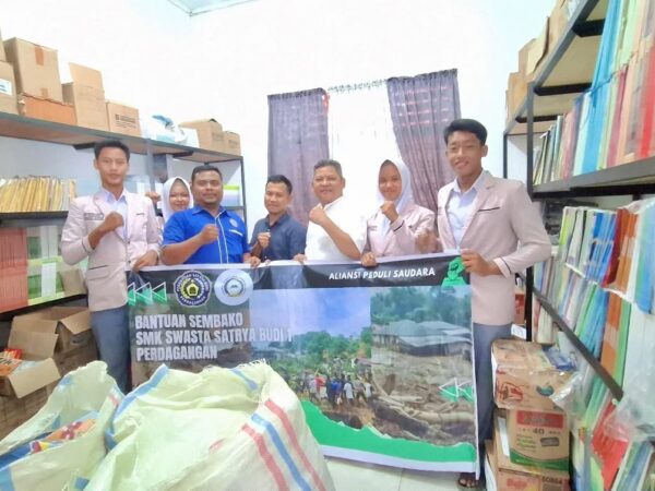 SMK Satrya Budi 1 Perdagangan Salurkan Donasi Sembako untuk Korban Banjir dan Longsor di Sumatera