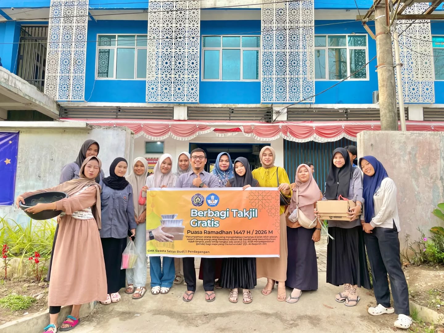 Berkah Ramadhan di SMK Satrya Budi 1 Perdagangan: Bagikan Ratusan Takjil Gratis dari Infak Siswa, Guru, dan Yayasan